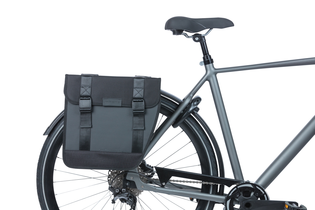Basil TOUR taskesæt med bro (bagagebærer mont.). Vandtæt, 28 L, 34x14x34 cm. Kan også monteres med MIK, AVS, Uniklip & Racktime adapter.
